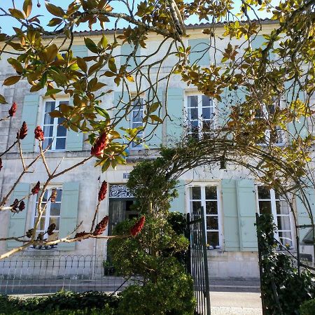 Quai Des Fleurs Panzió Saint-Savinien Kültér fotó